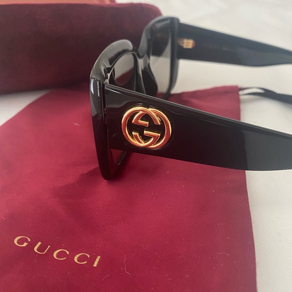 Gucci Oversized Black Sunglasses - Picture 4 of 7